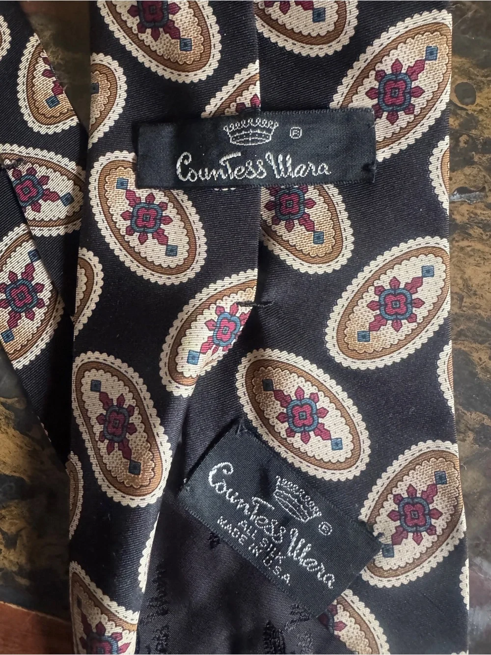 Vintage silk necktie with paisley pattern by Countess Mara